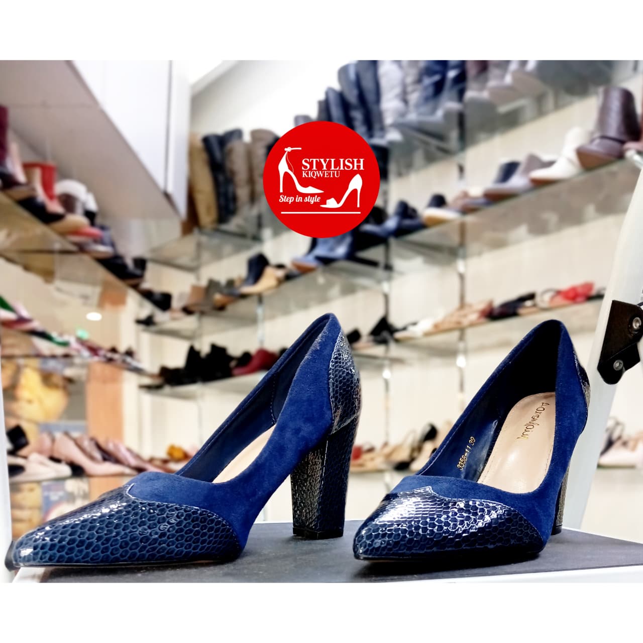 blue chuncky snake print