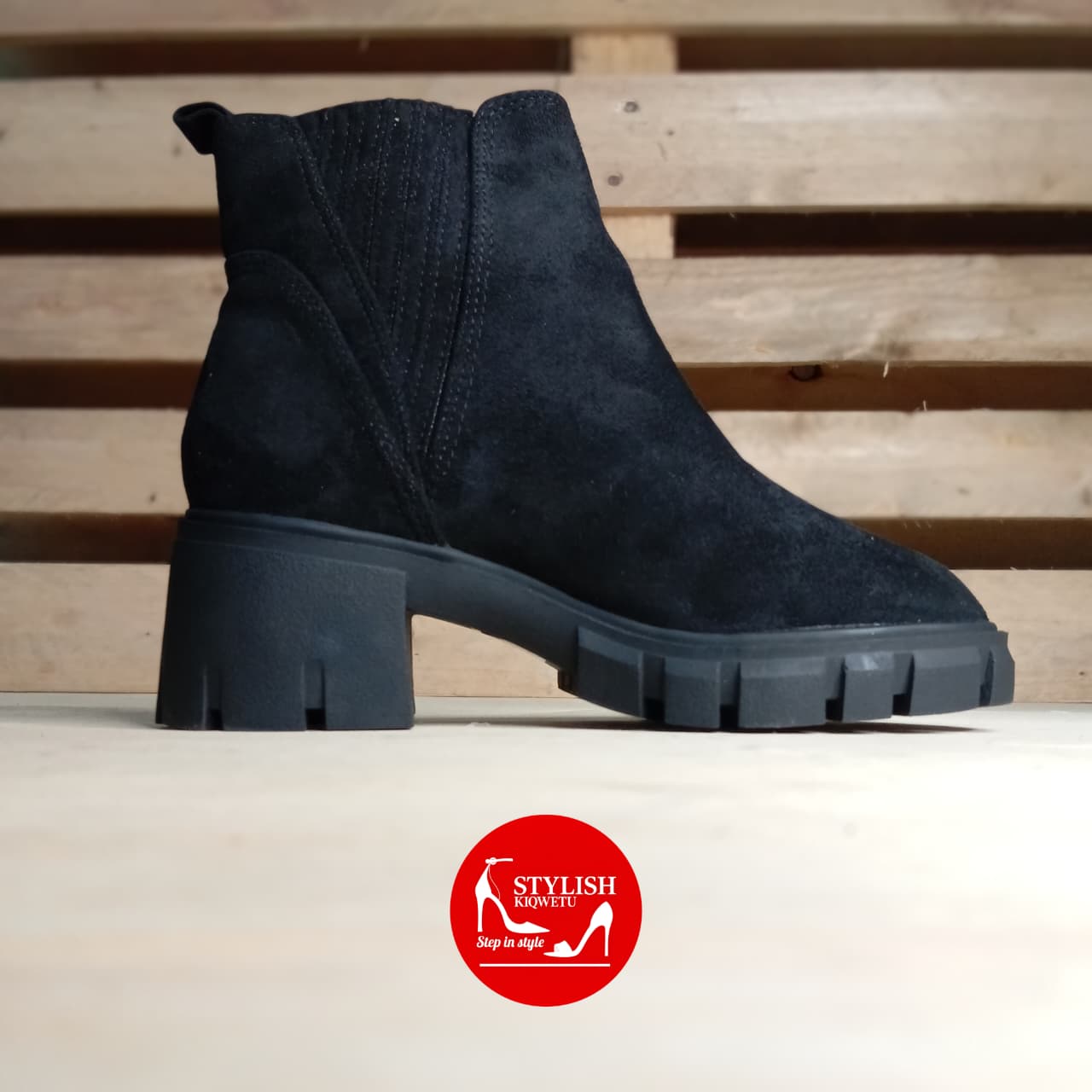Nv sued Chelsea Boots